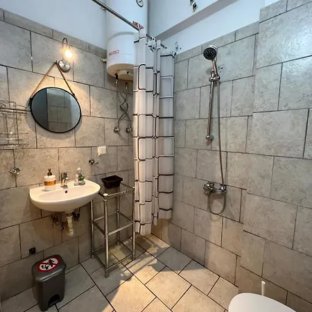 C14 Apartment4 *